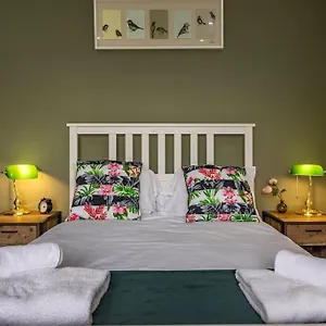 Holiday home Dovecote House Beeston Private Parking 15mins From Centre Close To Qmc Hospital